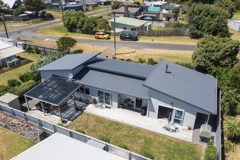 Photo of property in 5 Mack Street, Foxton Beach, Foxton, 4815