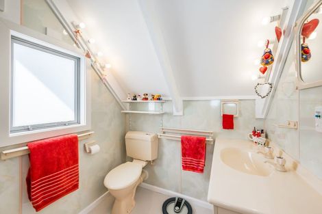 Photo of property in 14 Goldie Place, Waikanae Beach, Waikanae, 5036