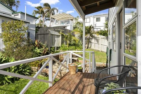 Photo of property in 6a D'oyly Drive, Stanmore Bay, Whangaparaoa, 0932