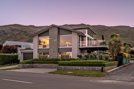Photo of property in 33 Sargood Drive, Wanaka, 9305
