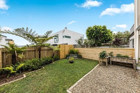 Photo of property in 2/143a Wiseley Road, West Harbour, Auckland, 0618