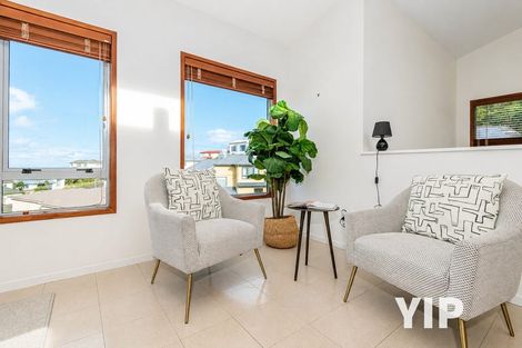 Photo of property in 41 Dress Circle, Newlands, Wellington, 6037