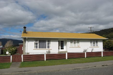 Photo of property in 7 Puriri Street, Wainuiomata, Lower Hutt, 5014