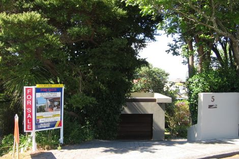Photo of property in 5 Eastcliffe Road, Castor Bay, Auckland, 0620