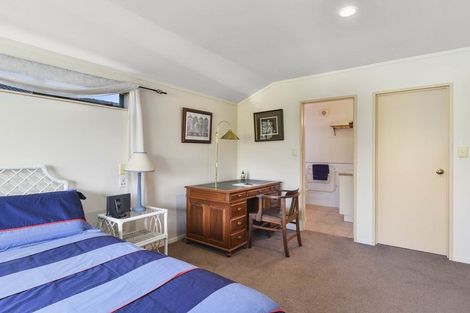 Photo of property in 35 Trotting Terrace, Fairview Heights, Auckland, 0632