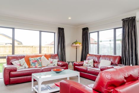 Photo of property in 27 Feist Street, Carterton, 5713