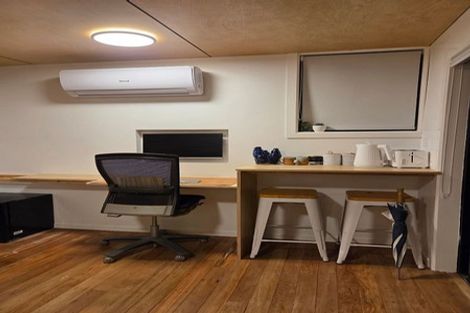 Photo of property in 276 Queens Drive, Lyall Bay, Wellington, 6022