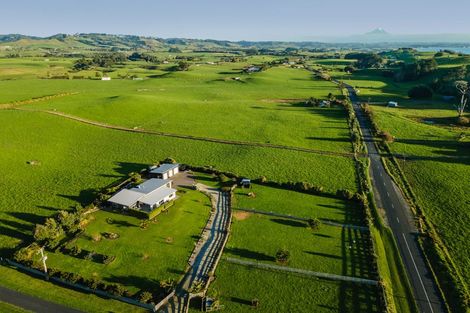 Photo of property in 2 Nopera Road, Waiiti, Urenui, 4377