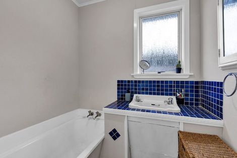 Photo of property in 31 Paritutu Road, Spotswood, New Plymouth, 4310