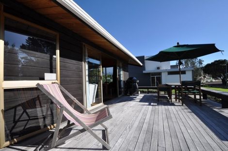 Photo of property in 16 Courtney Place, Pauanui, Hikuai, 3579