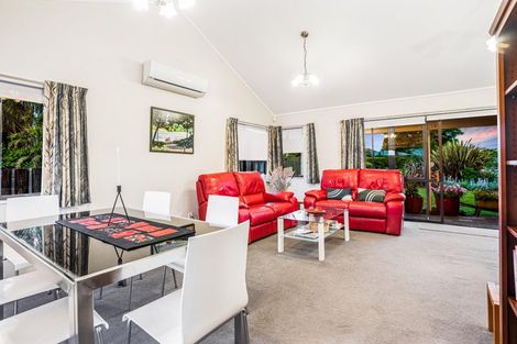 Photo of property in 27 Glucina Avenue, West Harbour, Auckland, 0618