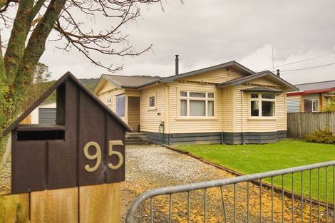 Photo of property in 95 Marlborough Street, Greymouth, 7805