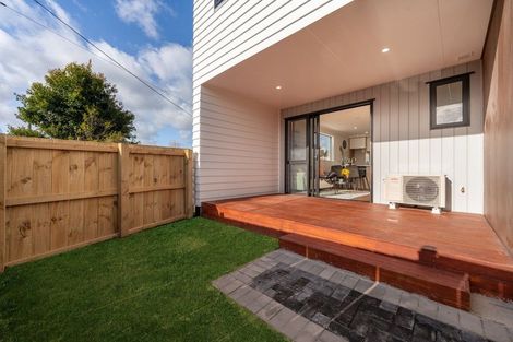 Photo of property in 2/3 Royal View Road, Te Atatu South, Auckland, 0610