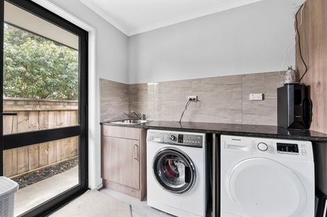 Photo of property in 11 Frederick Place, Whalers Gate, New Plymouth, 4310