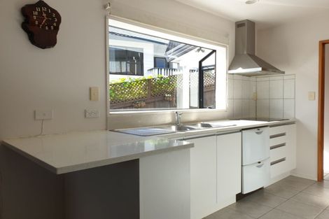 Photo of property in 16 Goldfinch Rise, Unsworth Heights, Auckland, 0632