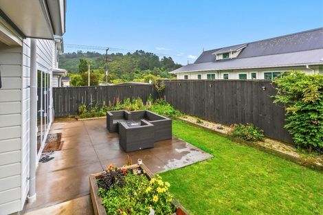 Photo of property in 395 Stokes Valley Road, Stokes Valley, Lower Hutt, 5019