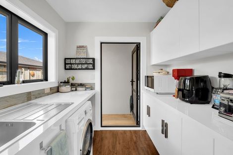 Photo of property in 27 Balrickard Way, Milson, Palmerston North, 4414