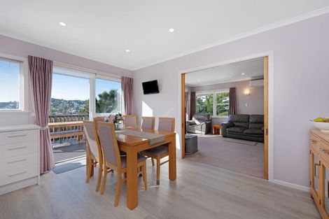 Photo of property in 17 Southern Cross Crescent, Island Bay, Wellington, 6023