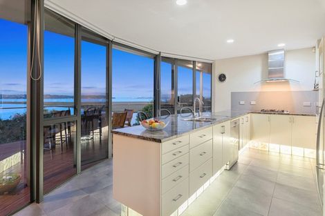 Photo of property in 187 West Harbour Drive, West Harbour, Auckland, 0618