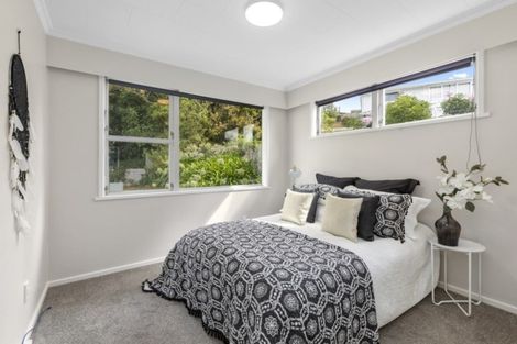 Photo of property in 5 Camellia Terrace, Maungaraki, Lower Hutt, 5010
