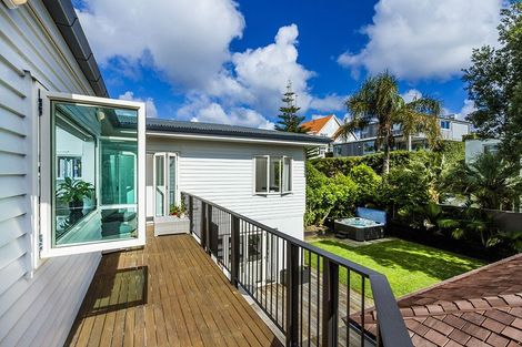 Photo of property in 24 Muritai Road, Milford, Auckland, 0620
