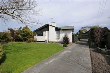 Photo of property in 39 Tintern Avenue, Avonhead, Christchurch, 8042