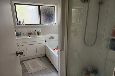 Photo of property in 1/133 Glenmore Road, Sunnyhills, Auckland, 2010