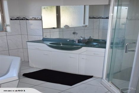 Photo of property in 3 Bridgehead Cove, West Harbour, Auckland, 0618