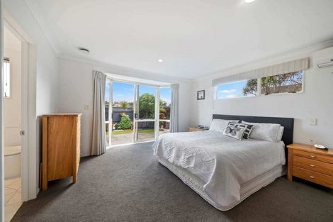 Photo of property in 20 Byblos Place, The Gardens, Auckland, 2105