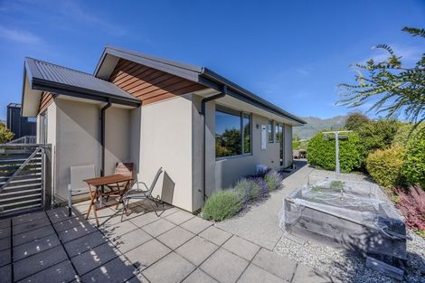 Photo of property in 5 Centre Crescent, Wanaka, 9305