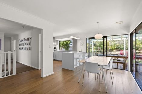 Photo of property in 11 Holyoake Place, Chatswood, Auckland, 0626