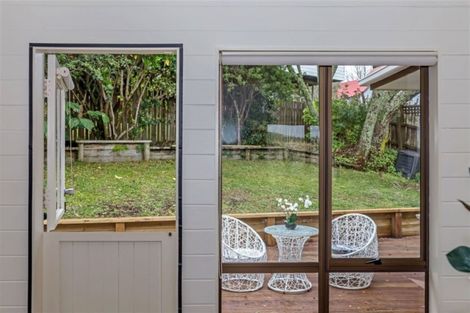 Photo of property in 33 John Downs Drive, Browns Bay, Auckland, 0630