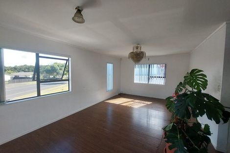 Photo of property in 42 Everglade Drive, Goodwood Heights, Auckland, 2105