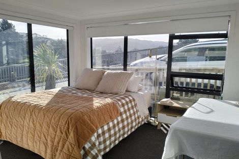 Photo of property in 2 Ara Paripari, Tawa, Wellington, 5028