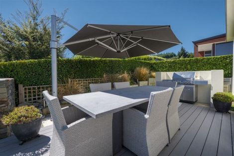 Photo of property in 16 Urquhart Place, Wanaka, 9305