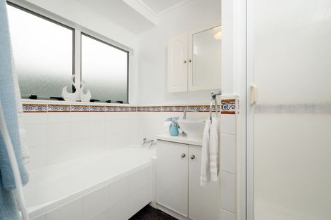 Photo of property in 76 Birdwood Road, Swanson, Auckland, 0612