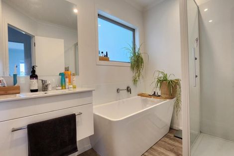 Photo of property in 4b Rahui Street, Strathmore Park, Wellington, 6022