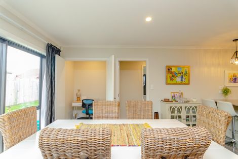 Photo of property in 27 Feist Street, Carterton, 5713