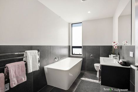 Photo of property in 3/6 Bushland Grove, Paparangi, Wellington, 6037