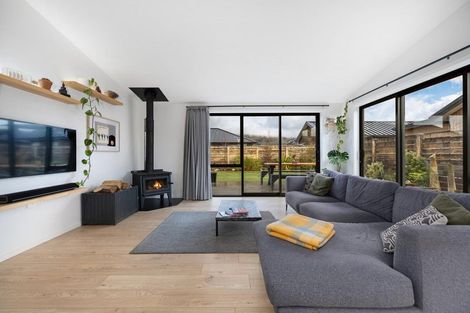 Photo of property in 5 Peterculter Drive, Wanaka, 9305