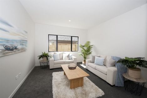 Photo of property in 17 Papa Orchard Drive, Kumeu, 0810