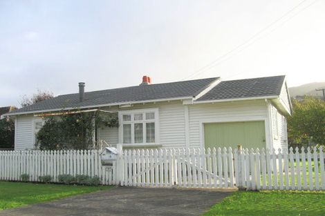 Photo of property in 23 Findlay Street, Tawa, Wellington, 5028