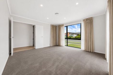 Photo of property in 30 Waituarua Drive, Takanini, 2112