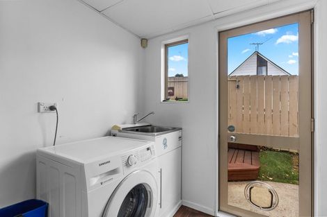 Photo of property in 8a Aplin Place, Birkdale, Auckland, 0626