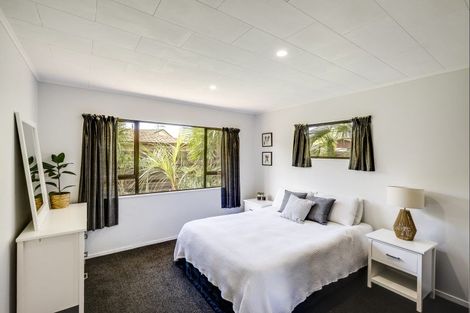 Photo of property in 17 Churchill Drive, Taradale, Napier, 4112