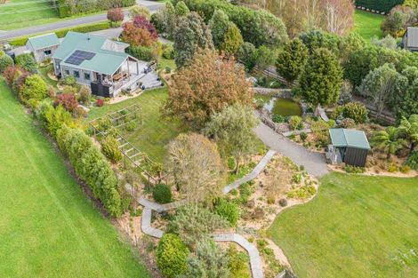 Photo of property in 389 Tararua Road, Levin, 5571