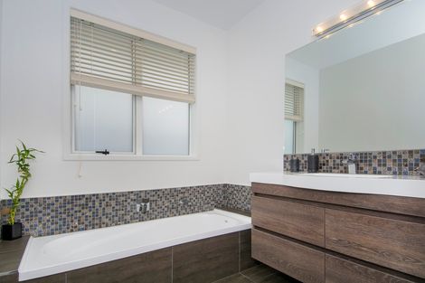 Photo of property in 1 Livingstone Drive, Papamoa Beach, Papamoa, 3118