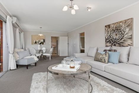 Photo of property in 2/27a Eastern Beach Road, Eastern Beach, Auckland, 2012