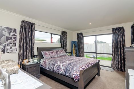 Photo of property in 27 Feist Street, Carterton, 5713