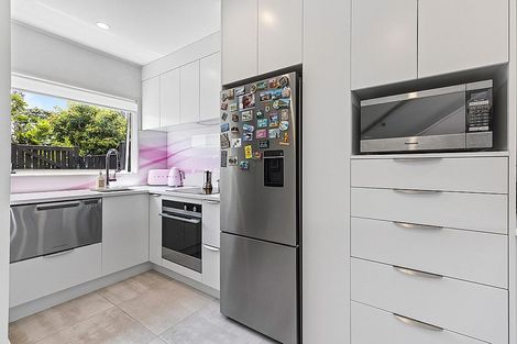 Photo of property in 8/72 Kitchener Road, Milford, Auckland, 0620